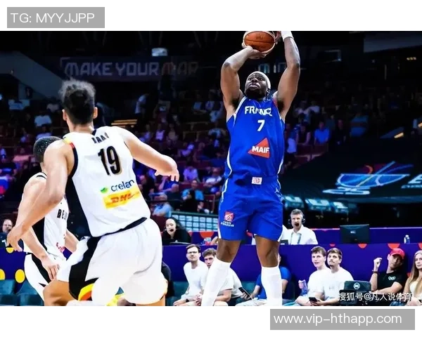 小卡盛赞奥拉迪波状态回暖快攻中展现空接三分与突破能力 小卡盛赞奥拉迪波状态回暖快攻中展现空接三分与突破能力